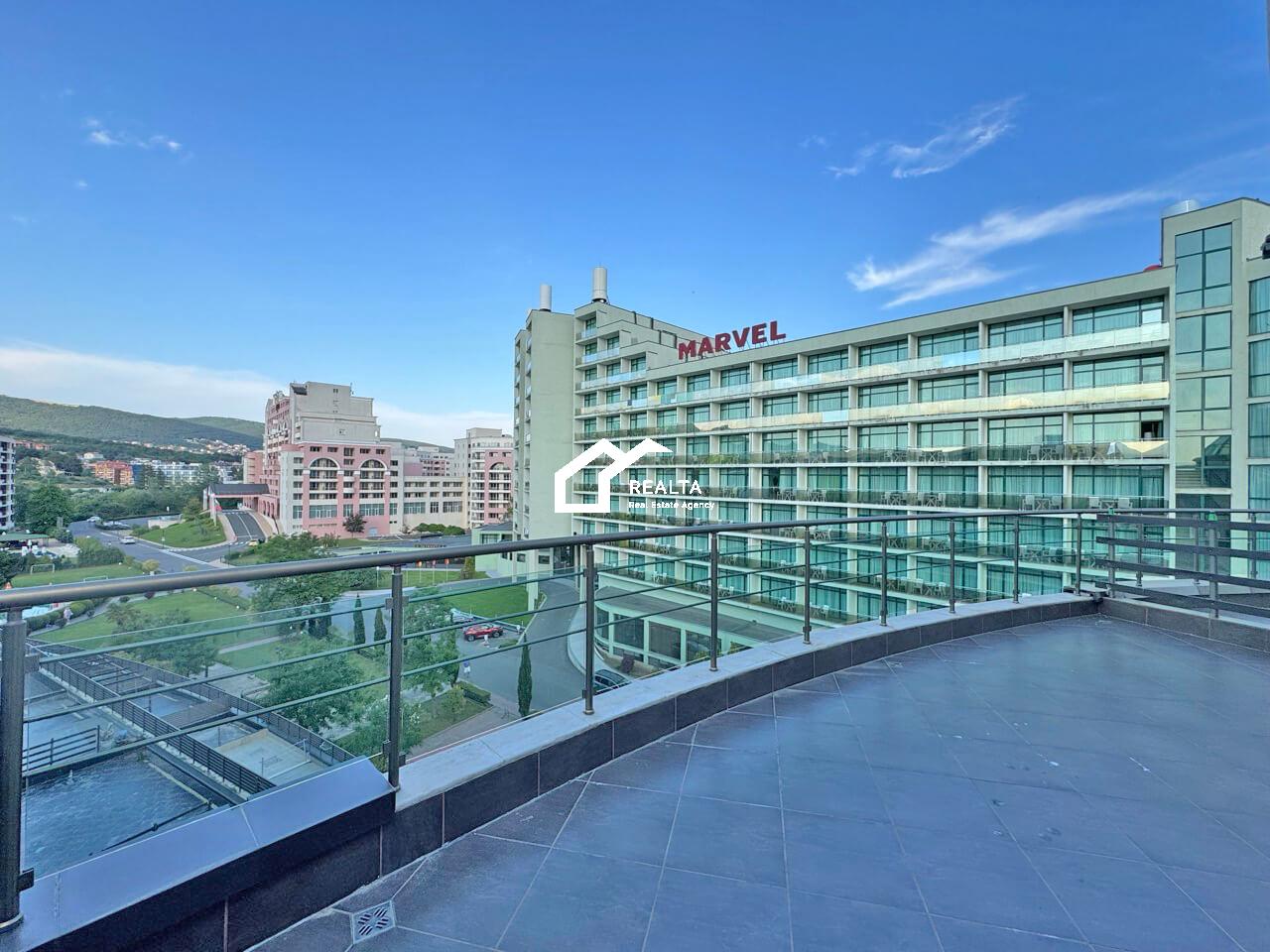 sunny-plaza10