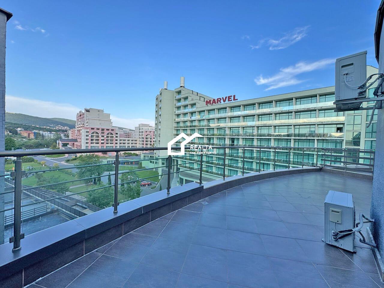 sunny-plaza9
