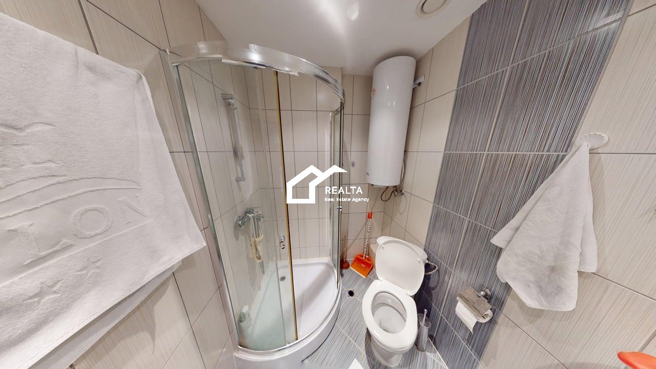 Avalon-C305-09242025_151229