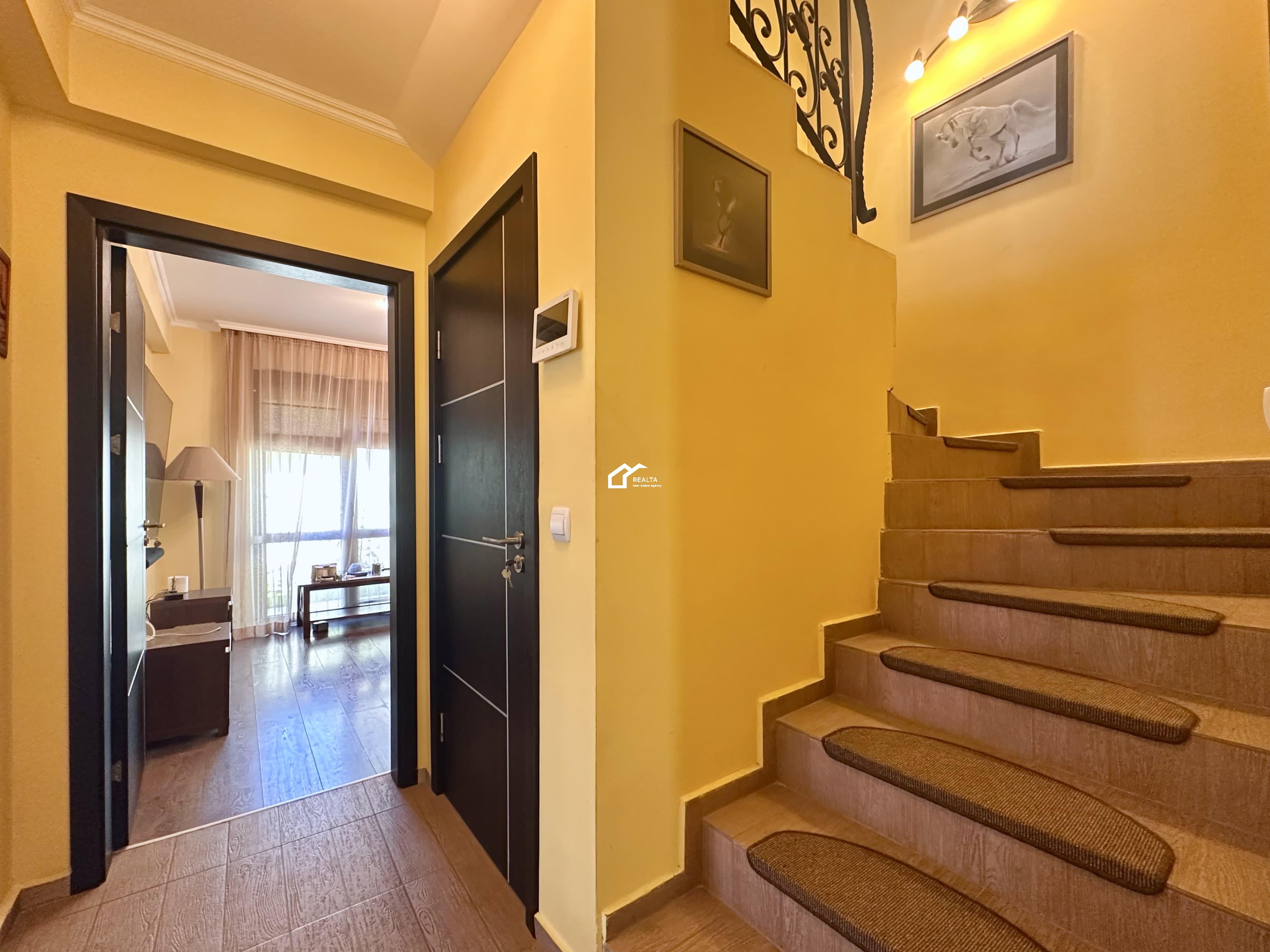 Кошарица — Kъща с басейн и гараж-11